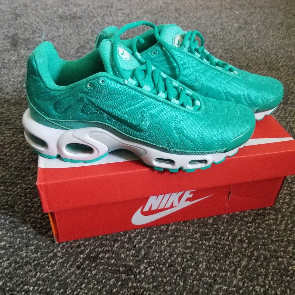 NIKE AIR MAX PLUS - Picture 3 of 7